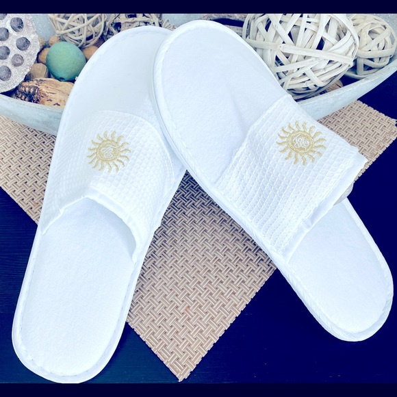 Close-Toe Hotel Collection Spa Slippers 1-pack - Picture 1 of 3